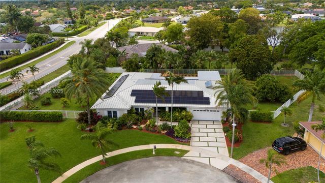 16751 Waters Edge Dr, Weston, FL 33326