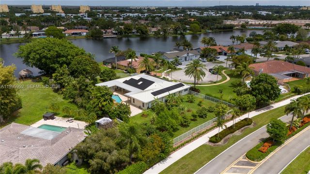 16751 Waters Edge Dr, Weston, FL 33326