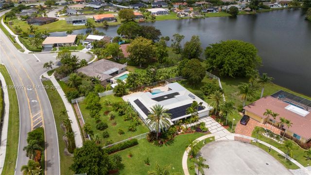 16751 Waters Edge Dr, Weston, FL 33326