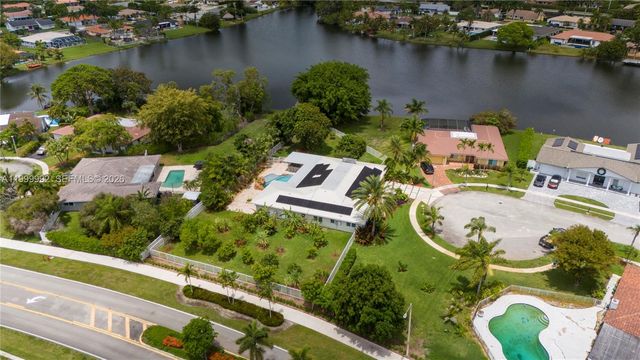 16751 Waters Edge Dr, Weston, FL 33326