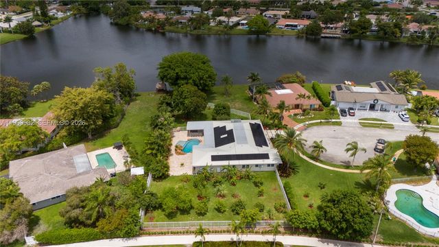 16751 Waters Edge Dr, Weston, FL 33326