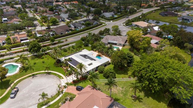 16751 Waters Edge Dr, Weston, FL 33326