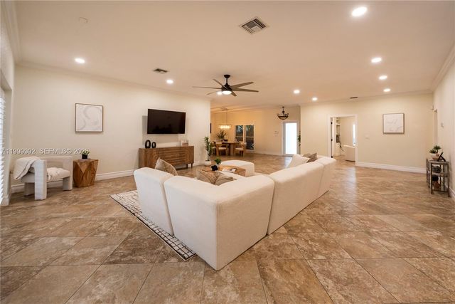 16751 Waters Edge Dr, Weston, FL 33326