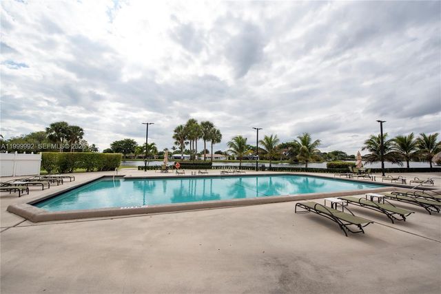 16751 Waters Edge Dr, Weston, FL 33326