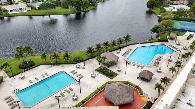 16751 Waters Edge Dr, Weston, FL 33326