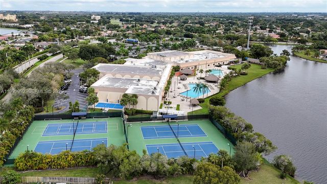 16751 Waters Edge Dr, Weston, FL 33326