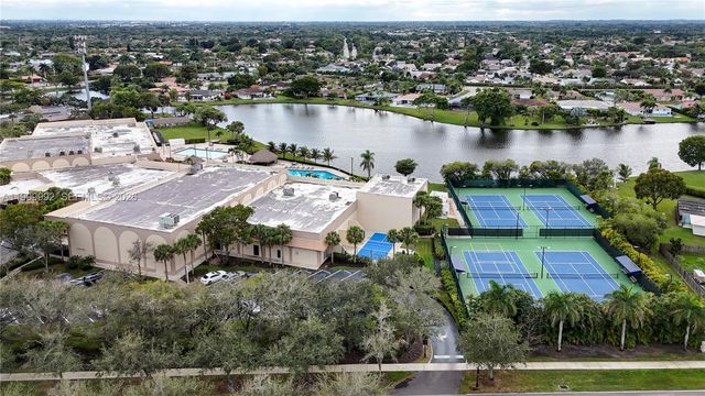 16751 Waters Edge Dr, Weston, FL 33326