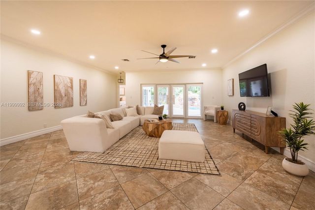 16751 Waters Edge Dr, Weston, FL 33326