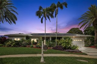 16751 Waters Edge Dr, Weston, FL 33326
