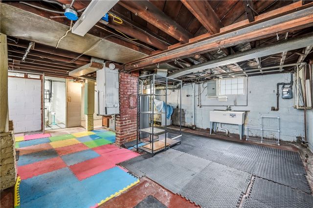 486 Tamplin St, Sharon, PA 16146