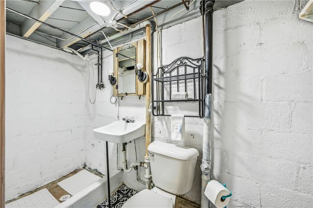 486 Tamplin St, Sharon, PA 16146