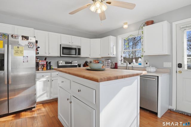 17 Vine Street, Putnam, CT 06260