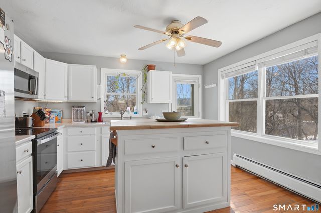 17 Vine Street, Putnam, CT 06260