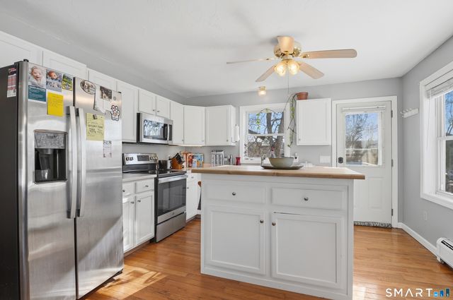 17 Vine Street, Putnam, CT 06260