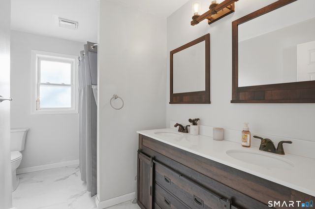 17 Vine Street, Putnam, CT 06260