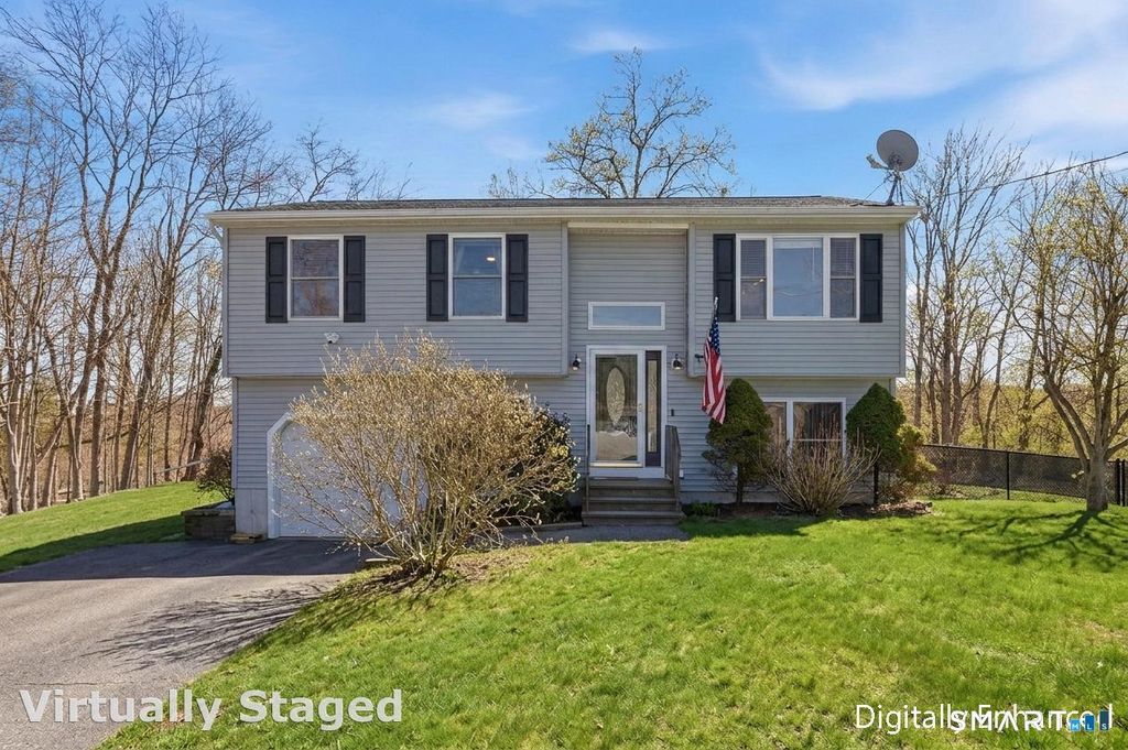 17 Vine Street, Putnam, CT 06260