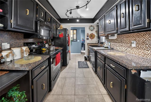 15570 Mary Court, Clinton Township, MI 48038