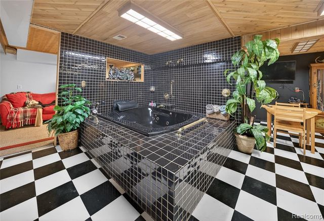 15570 Mary Court, Clinton Township, MI 48038