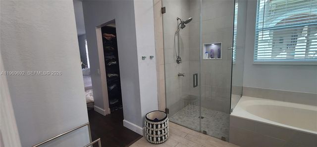 833 Vista Meadows Dr, Weston, FL 33327