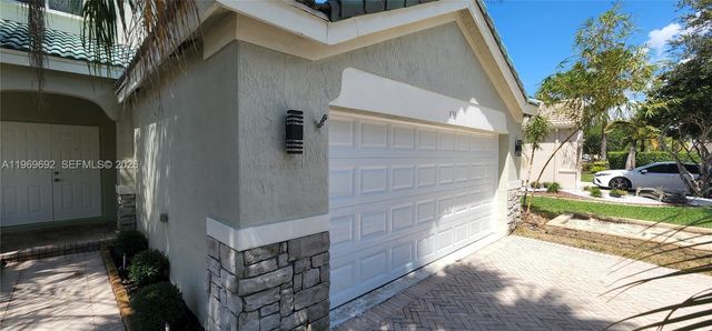 833 Vista Meadows Dr, Weston, FL 33327