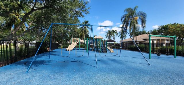 833 Vista Meadows Dr, Weston, FL 33327