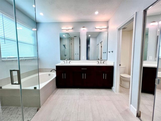 833 Vista Meadows Dr, Weston, FL 33327