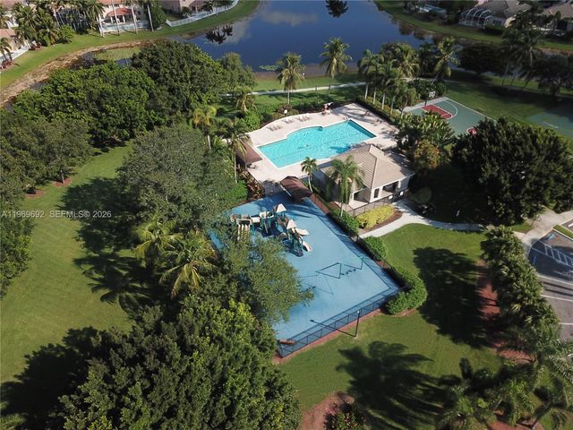 833 Vista Meadows Dr, Weston, FL 33327