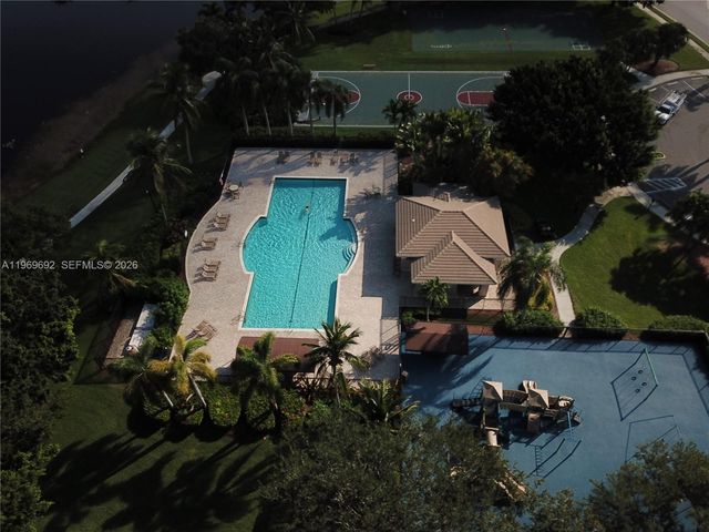 833 Vista Meadows Dr, Weston, FL 33327