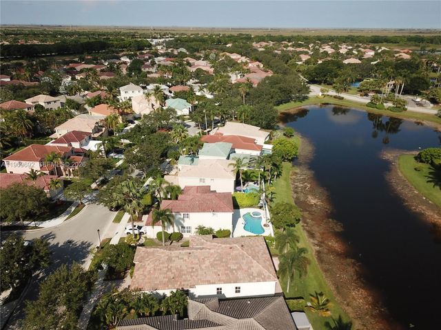 833 Vista Meadows Dr, Weston, FL 33327