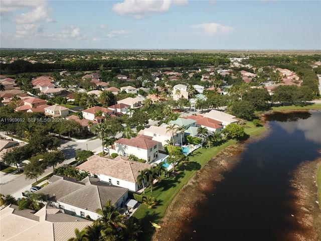 833 Vista Meadows Dr, Weston, FL 33327