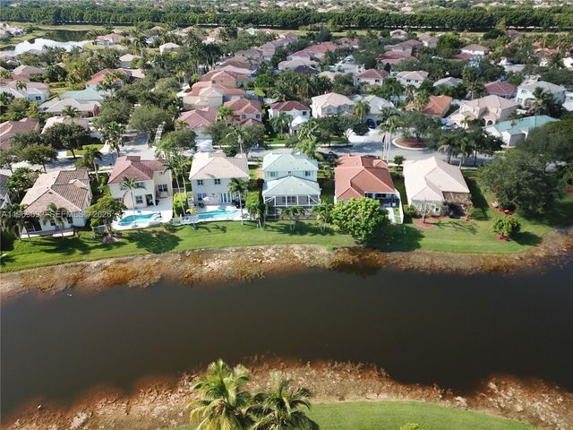 833 Vista Meadows Dr, Weston, FL 33327