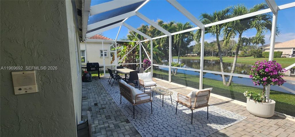 833 Vista Meadows Dr, Weston, FL 33327