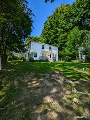 29 Rock Creek Road, New Haven, CT 06515