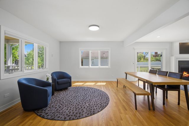 116 N Pine Avenue, Arlington Heights, IL 60004