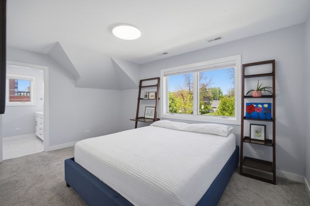 116 N Pine Avenue, Arlington Heights, IL 60004