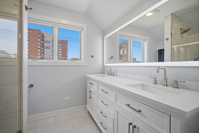 116 N Pine Avenue, Arlington Heights, IL 60004