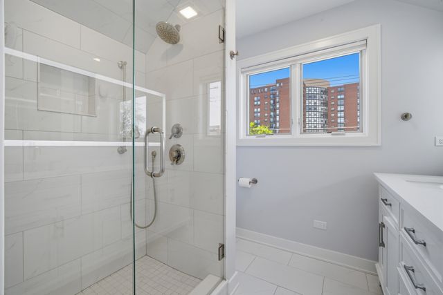 116 N Pine Avenue, Arlington Heights, IL 60004