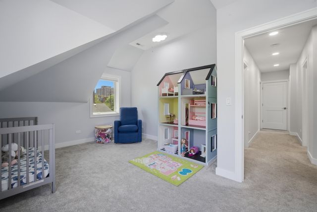 116 N Pine Avenue, Arlington Heights, IL 60004