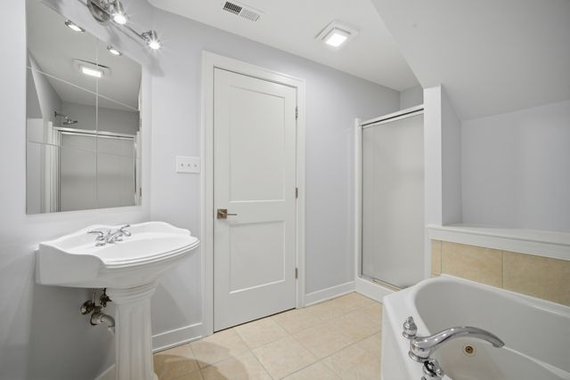 116 N Pine Avenue, Arlington Heights, IL 60004