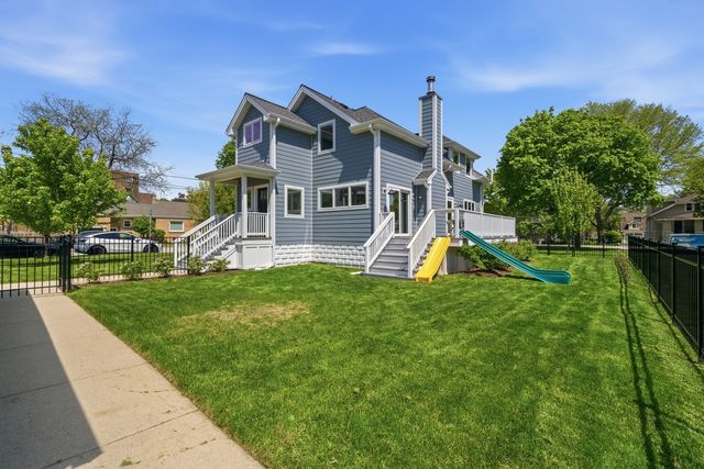 116 N Pine Avenue, Arlington Heights, IL 60004