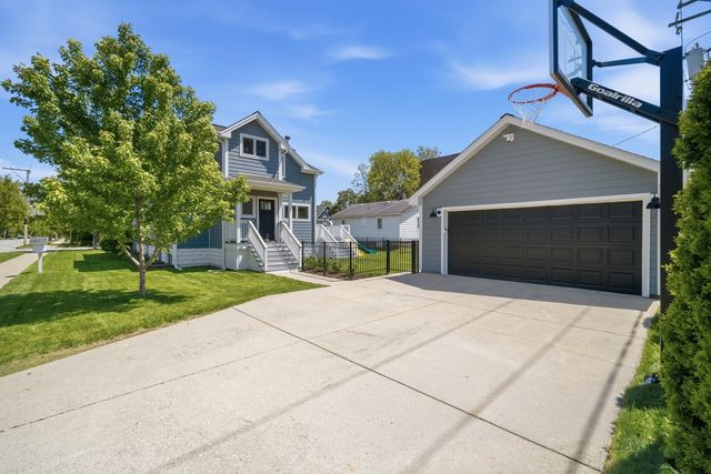 116 N Pine Avenue, Arlington Heights, IL 60004