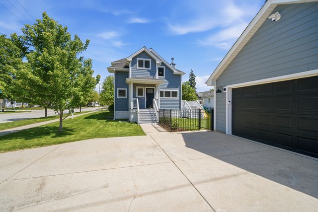 116 N Pine Avenue, Arlington Heights, IL 60004