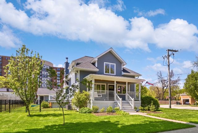 116 N Pine Avenue, Arlington Heights, IL 60004