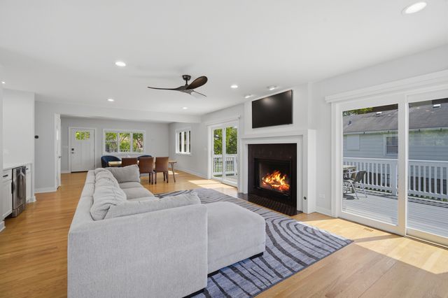 116 N Pine Avenue, Arlington Heights, IL 60004