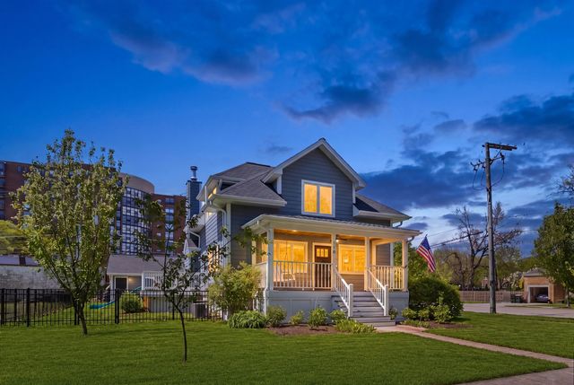 116 N Pine Avenue, Arlington Heights, IL 60004