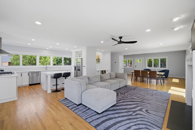 116 N Pine Avenue, Arlington Heights, IL 60004