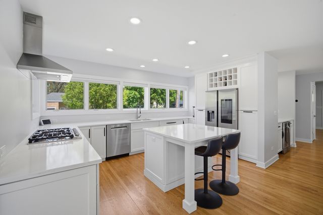 116 N Pine Avenue, Arlington Heights, IL 60004