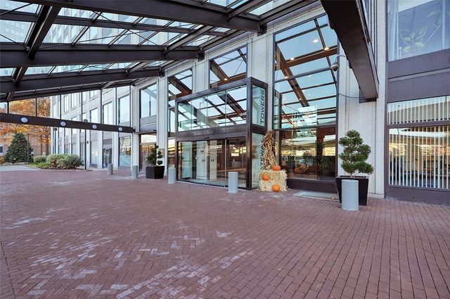 320 Fort Duquesne Blvd 8M, Downtown Pgh, PA 15222