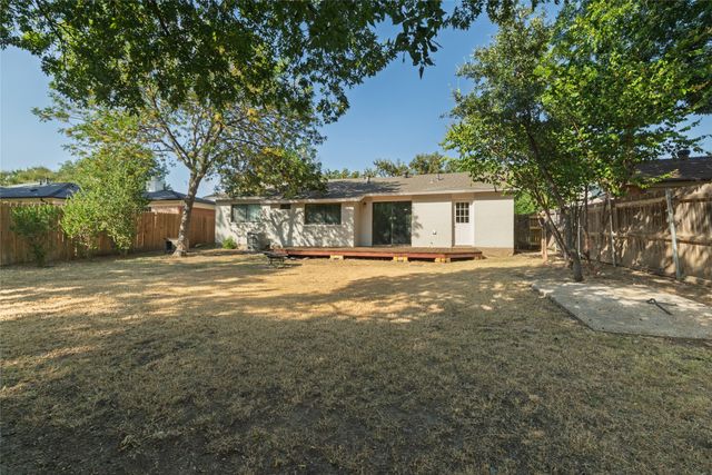 2906 Harvard Street N, Irving, TX 75062
