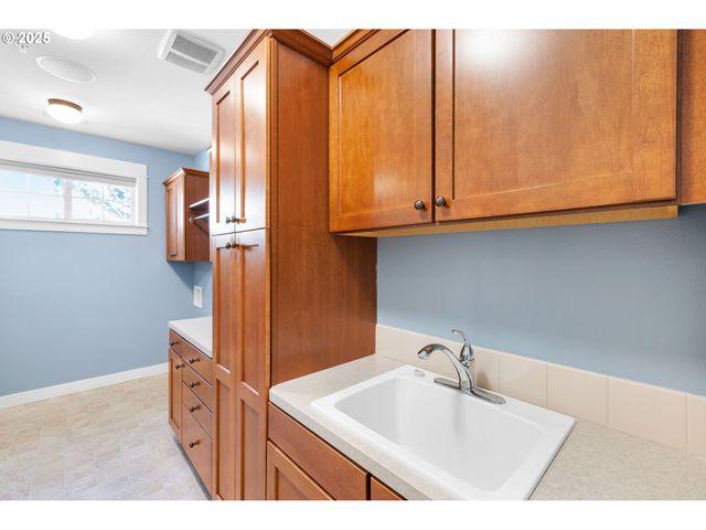 3646 Sw BAIRD St 3, Portland, OR 97219